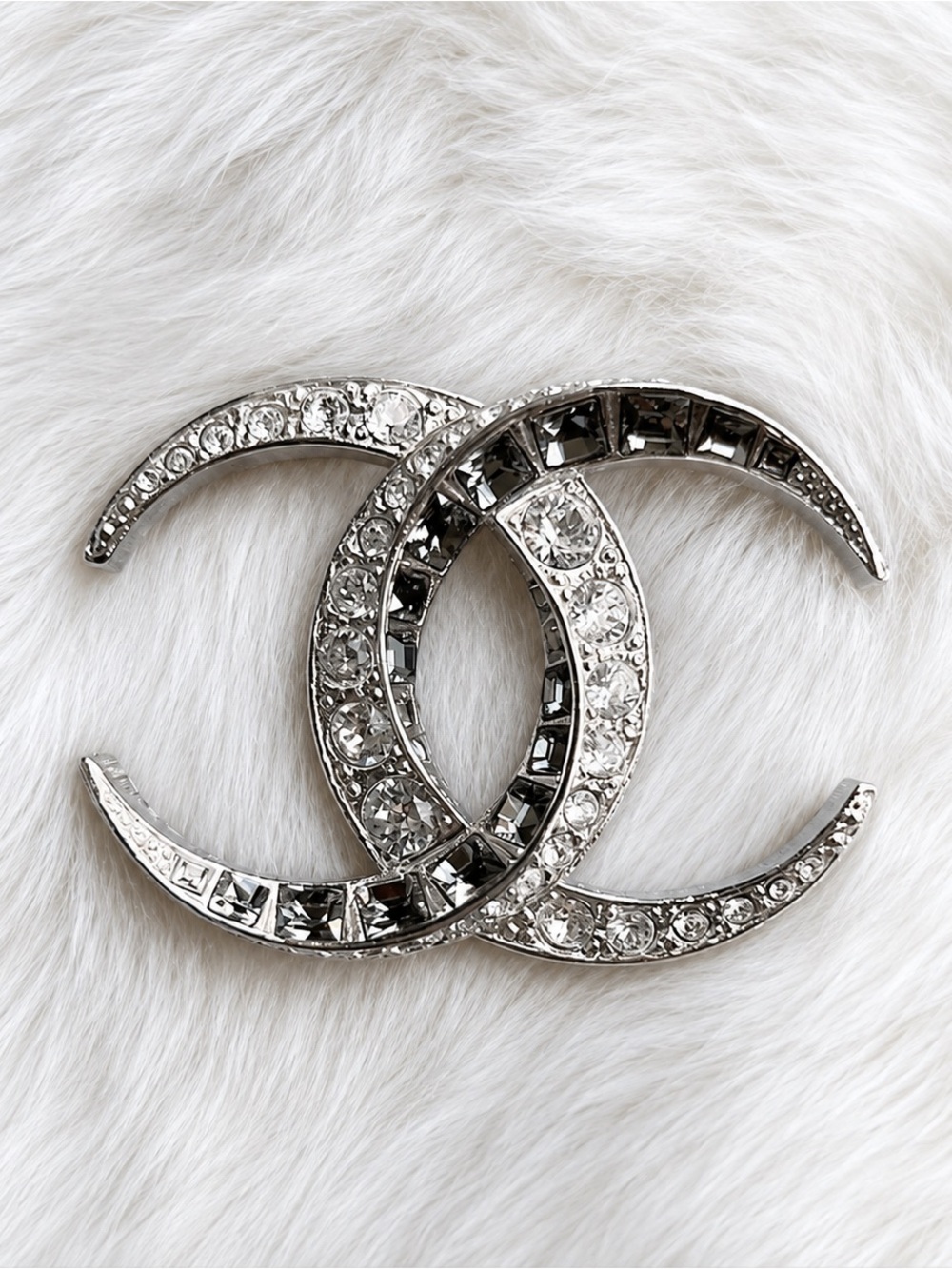 CHANEL Baguette Crystal Dubai CC Brooch Silver